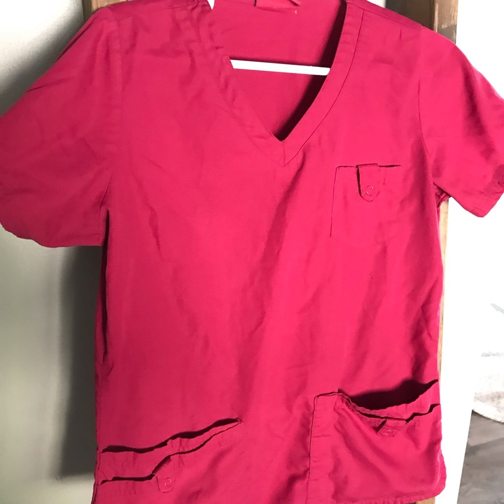 💜4/$10 3/$8 Cranberry scrub top